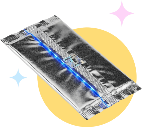 盲卡包防透光材料展示：高密度遮光包裝，有效防止摸卡及照燈偷窺，保護開袋神秘感